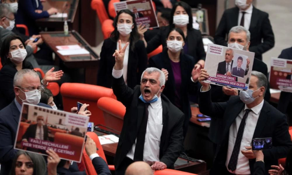 Άνοιξε τον "ασκό του Αιόλου" ο Ερντογάν: "Κλείνουν"το Φιλοκουρδικό κόμμα - Έρχονται αναταράξεις στην Τουρκία